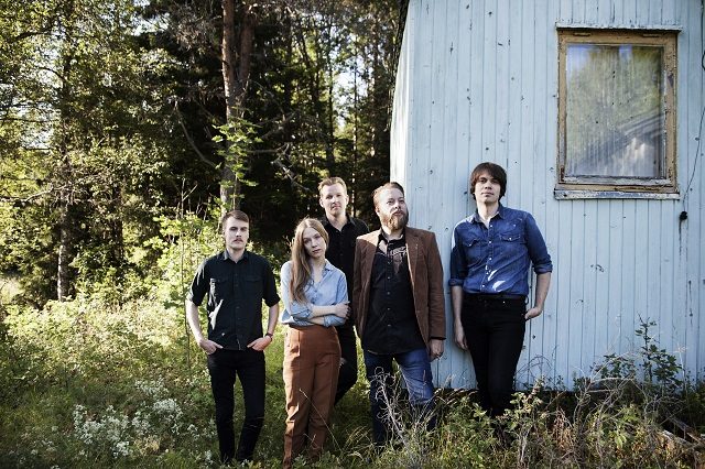 Et av ukas musikalske sidespor: Roger Græsberg & Foreningen ruller stødig nedover countryrockens landevei, med oppbrudd i bagasjen. Foto: Henning Benjaminsen