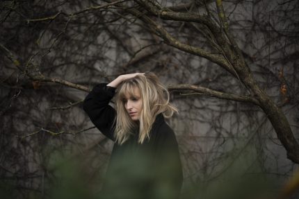 Et av ukas musikalske sidespor: Carmen Villain gir oss en forsmak på EP-en Planetarium. Foto: Signe Luksengard